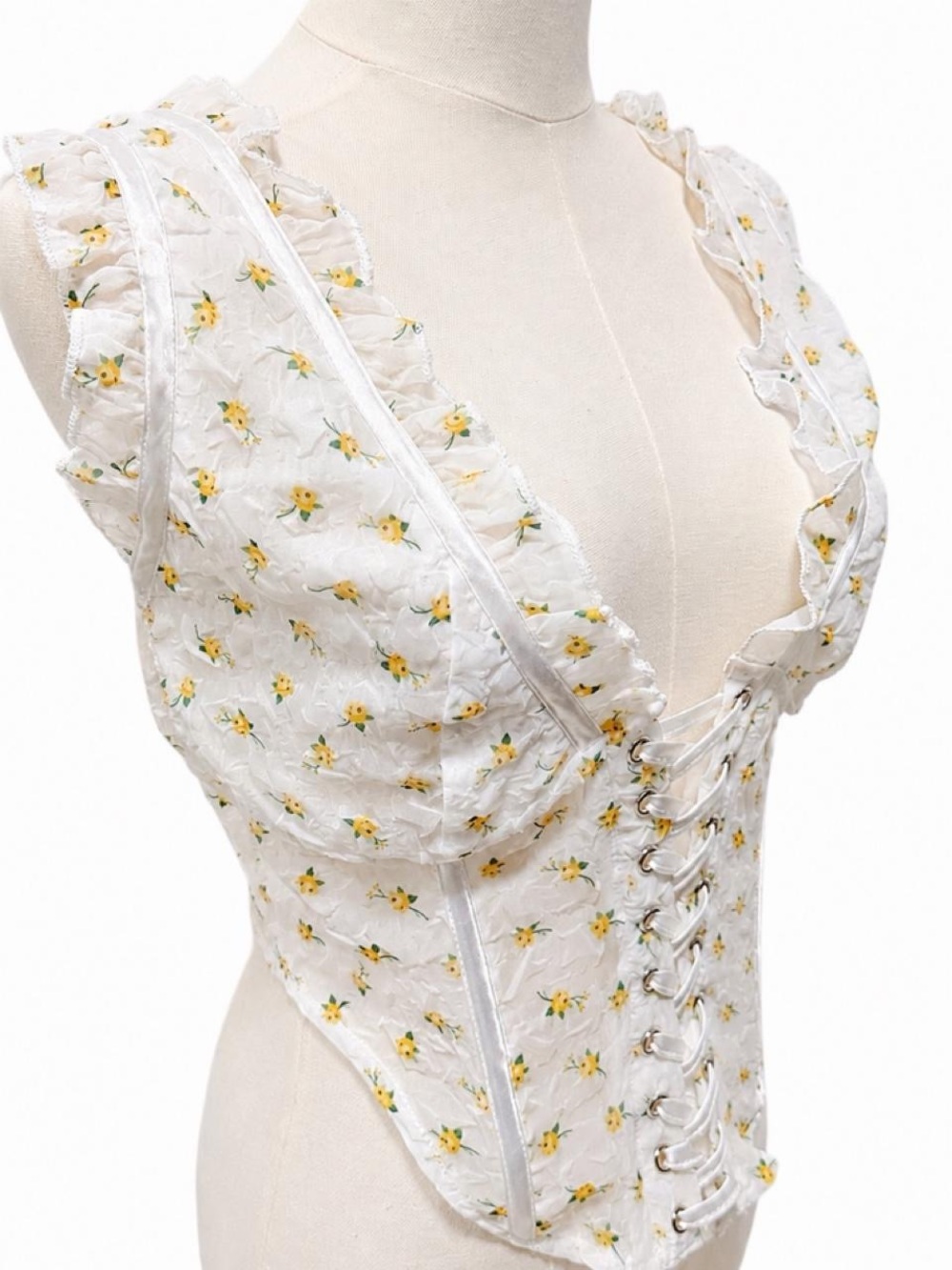 PrettyLittleThing White Floral Ruffle Corset Top - Picture 4 of 6